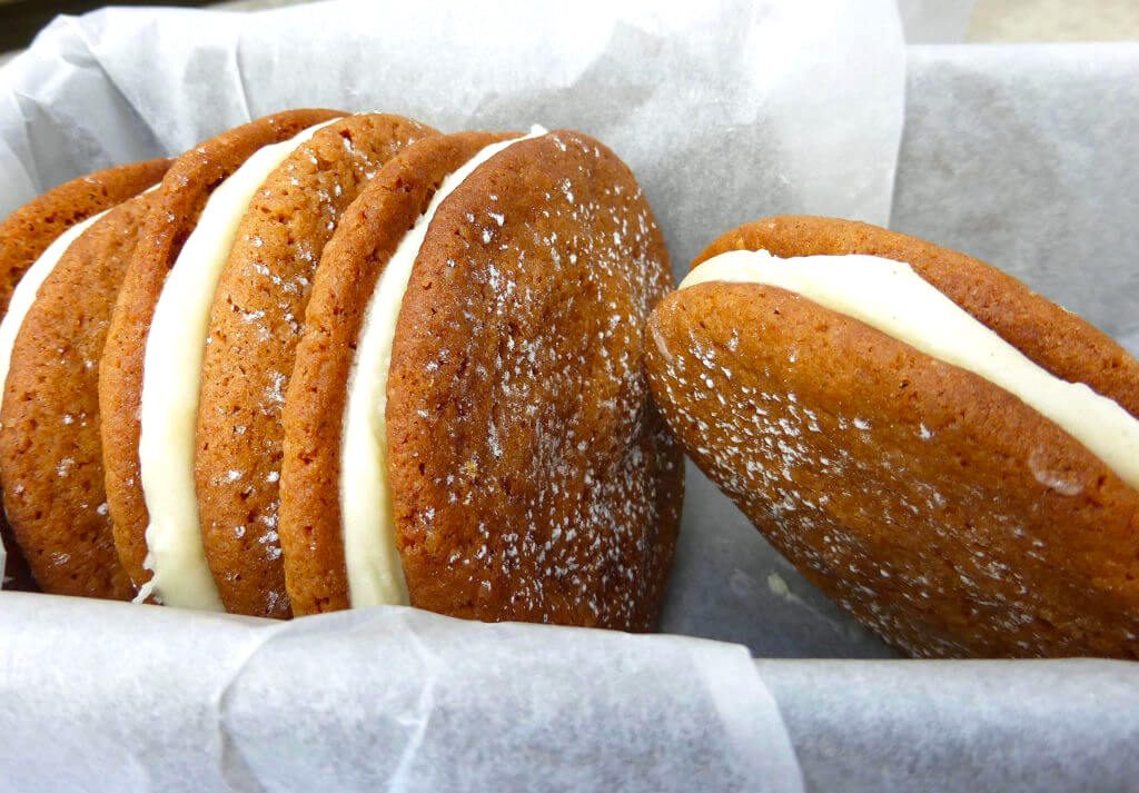 picture of ginger cookies with a lemon filling
