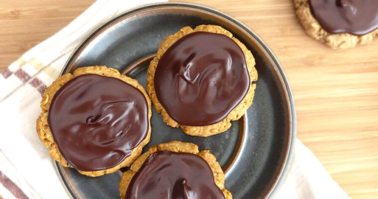 Homemade Chocolate Spelt Hobnobs (Oat Cookies)