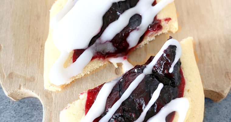 Spelt Vanilla Snittar Cookies with Homemade Blueberry Jam