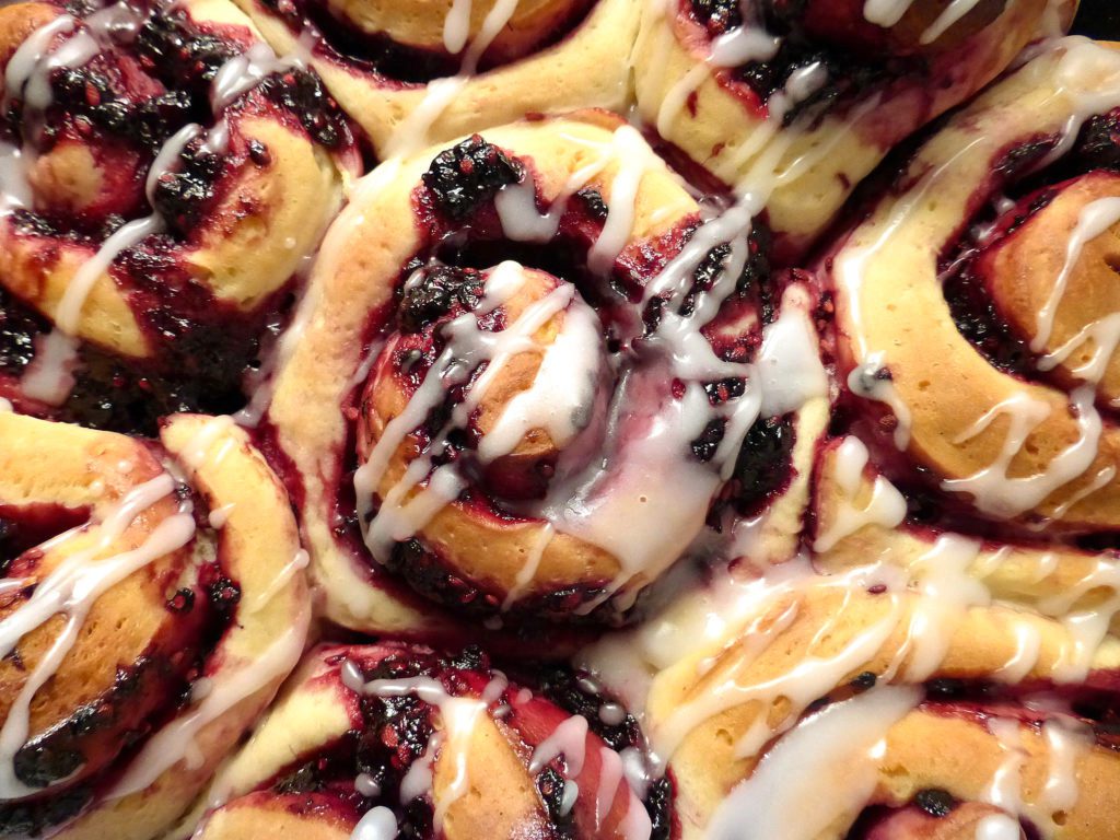 picture of blackberry buns in a skillet