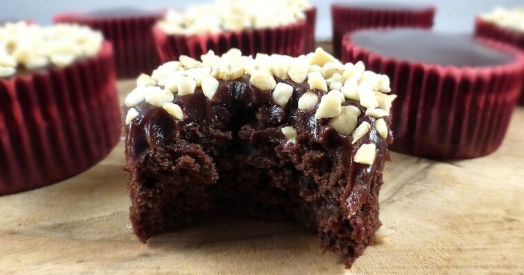 Kladdkaka Cupcakes with a Chocolate Fudge Topping