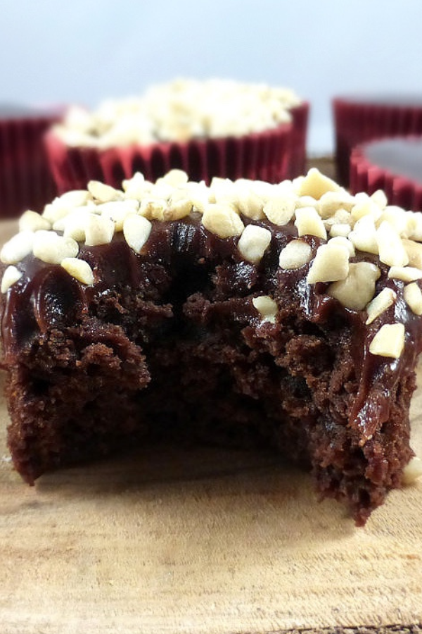 Kladdkaka Cupcakes with a Chocolate Fudge Topping (gluten free or spelt flour)