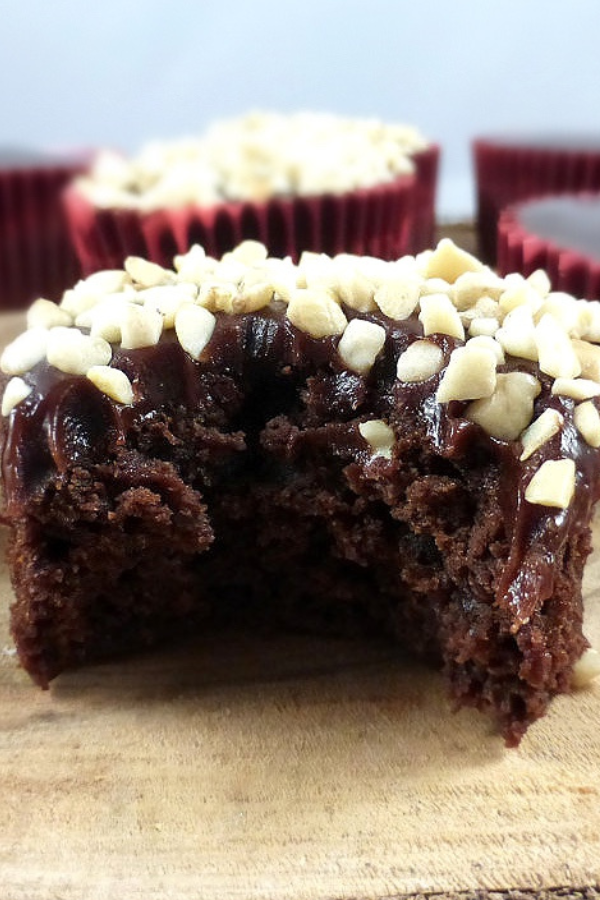 Kladdkaka Cupcakes with a Chocolate Fudge Topping