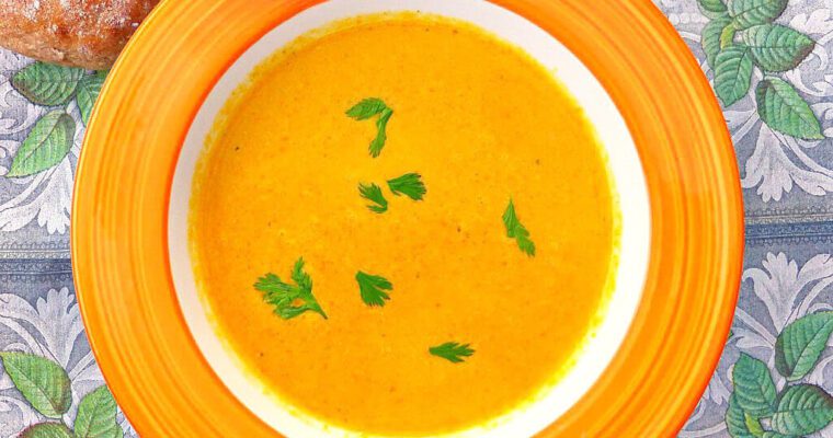 Spicy Homemade Carrot Soup (with Turmeric and Coriander)