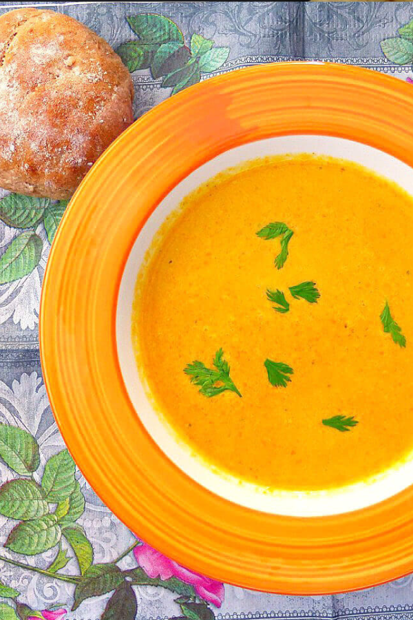 Spicy Homemade Carrot Soup (with Turmeric and Coriander)