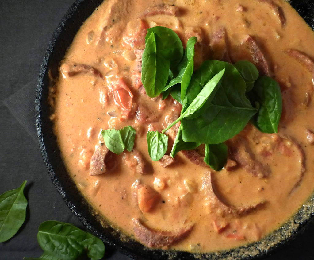 picture of stroganoff in a skillet