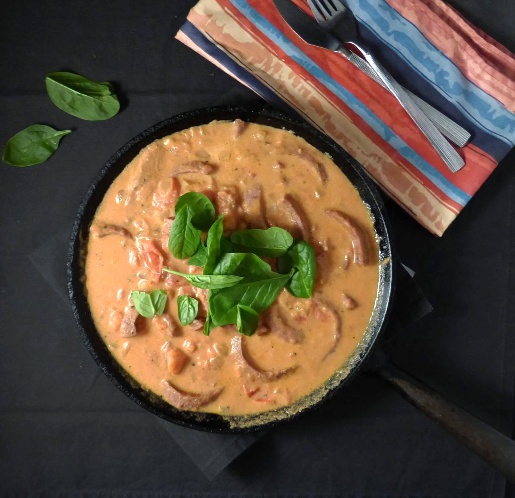 picture of stroganoff in a skillet