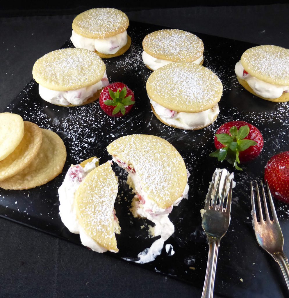Spelt Vanilla Shortbread Cookies with Strawberries & Cream