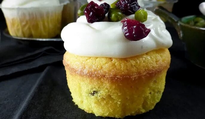 Saffron & Cranberry Cupcakes with Vanilla Cream Cheese Frosting