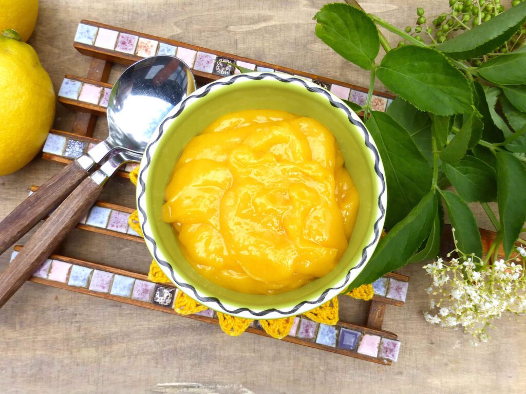 picture of lemon curd in a small bowl