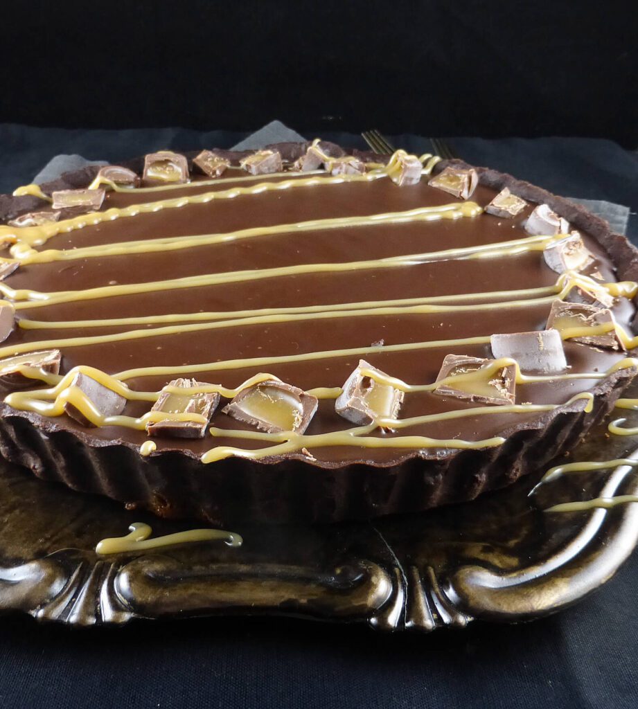 a side view of a chocolate pie
