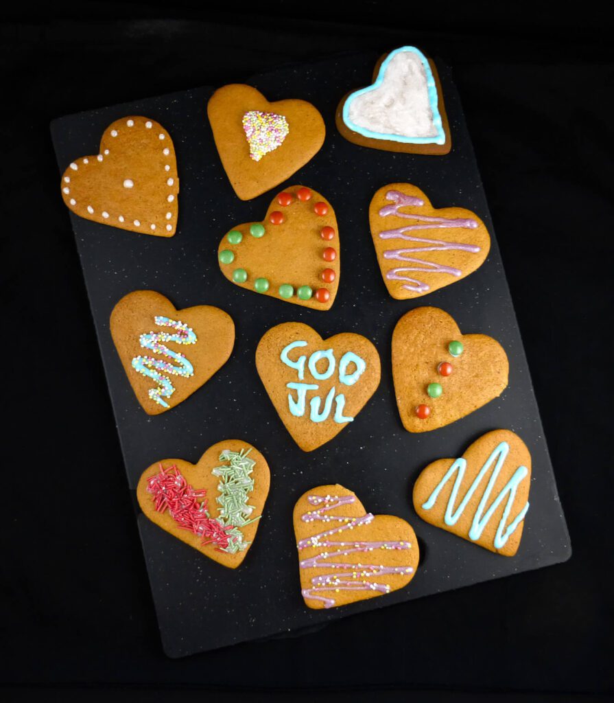 a picture of heart shaped pepparkakor with different decoration