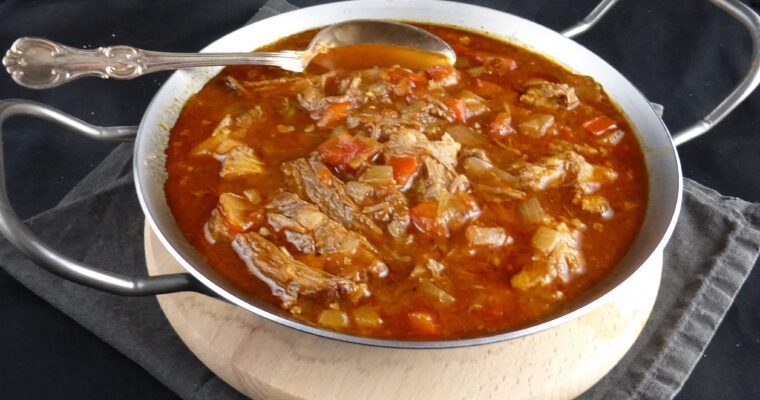 Slow Cooked Shredded Beef with Tomatoes