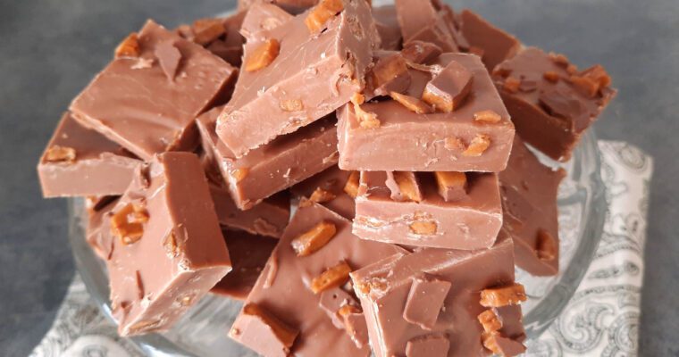 Simple and Quick Milk Chocolate Fudge (with Daim)