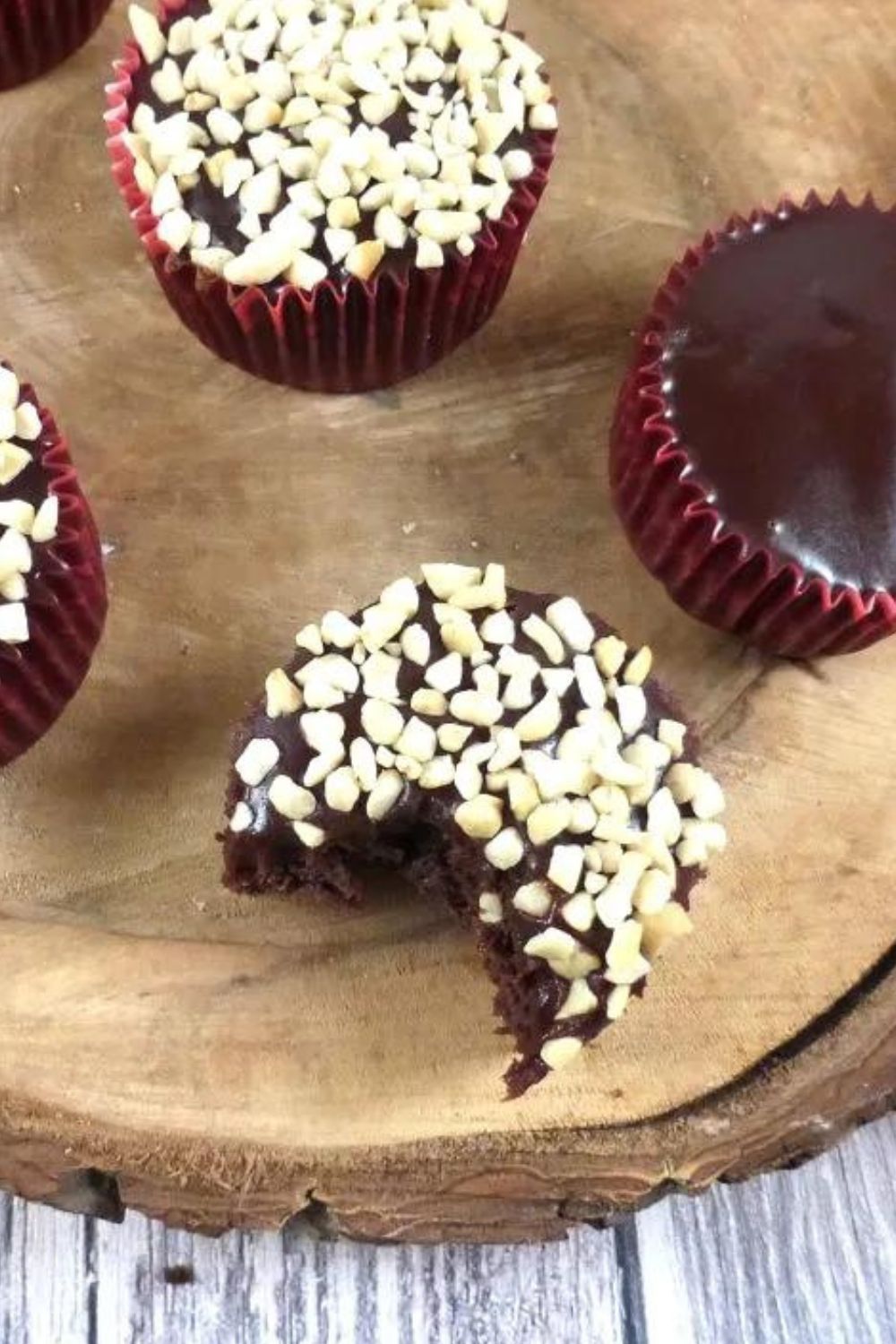 Kladdkaka Cupcakes with a Chocolate Fudge Topping