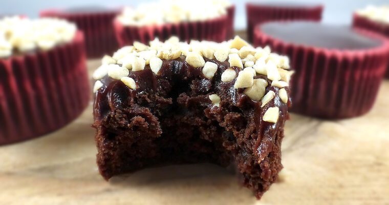 Kladdkaka Cupcakes with a Chocolate Fudge Topping