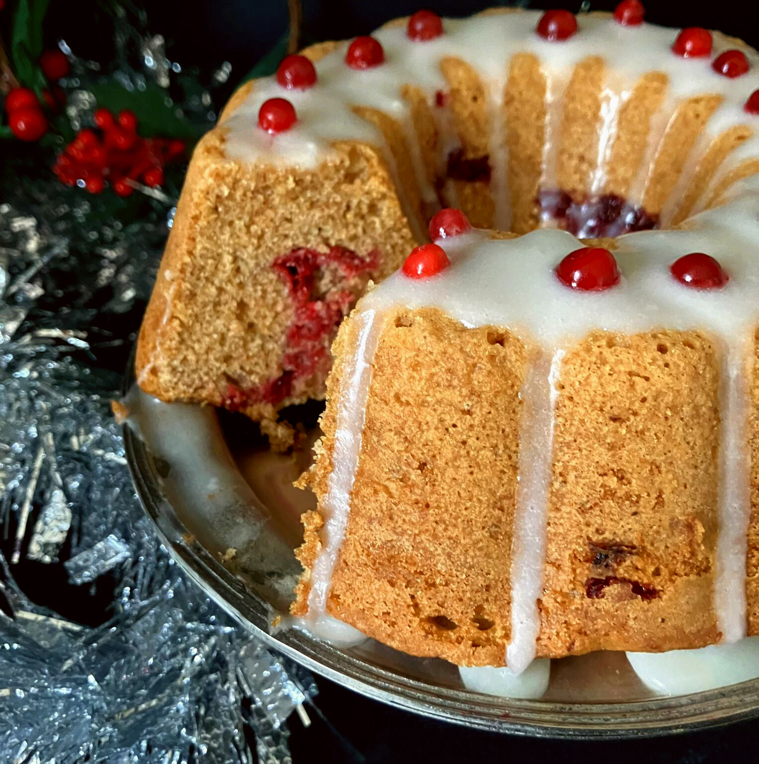 festive Swedish soft gingerbread cake (mjuk pepparkaka) topped with lingonberries