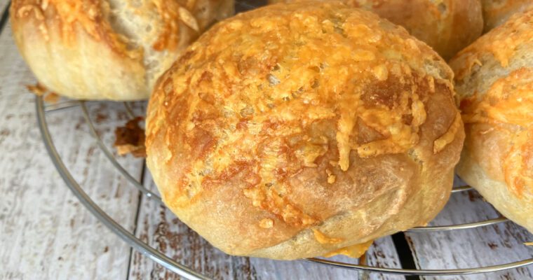 No-Knead Spelt Cheese Buns
